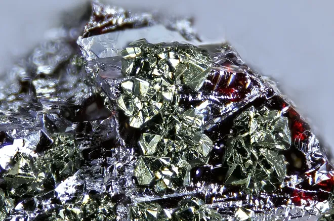 Keutschite: Il Nuovo Re dei Minerali Rari dal Perù