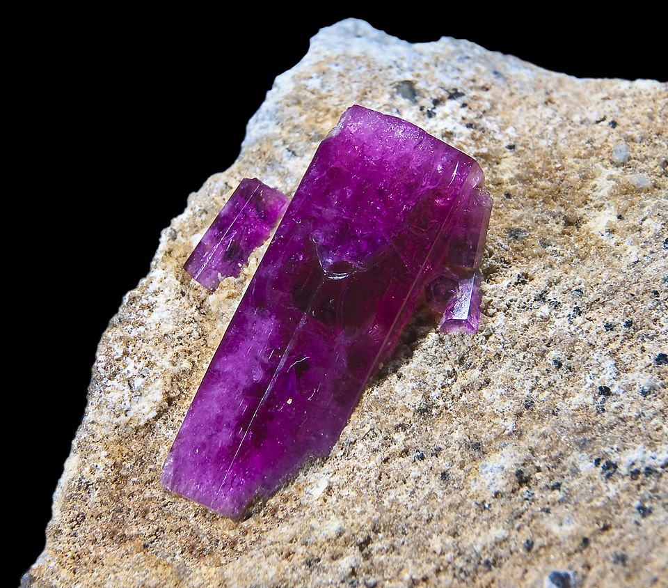 I Tesori Nascosti della Terra: Le 5 Pietre Minerali più Rare e Preziose del Pianeta