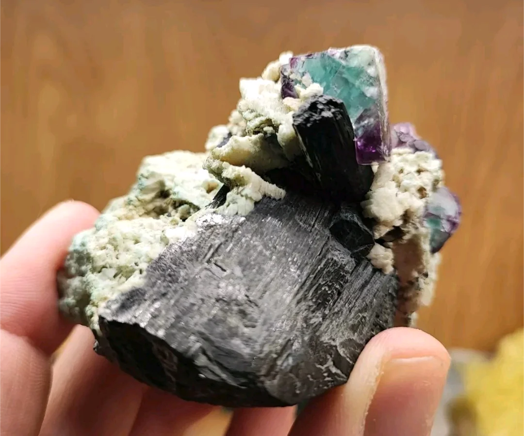 Fluorite Verde Viola su Tormalina Nera Schorl Albite - Erongo Namibia - Minerale