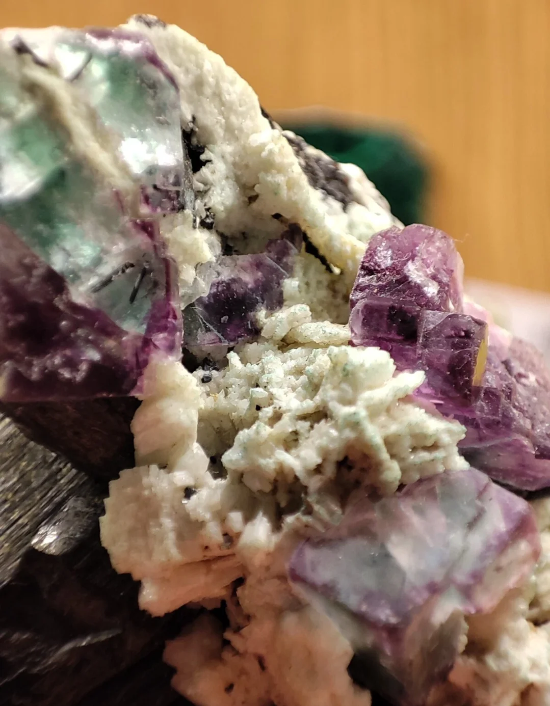 Fluorite Verde Viola su Tormalina Nera Schorl Albite - Erongo Namibia - Minerale