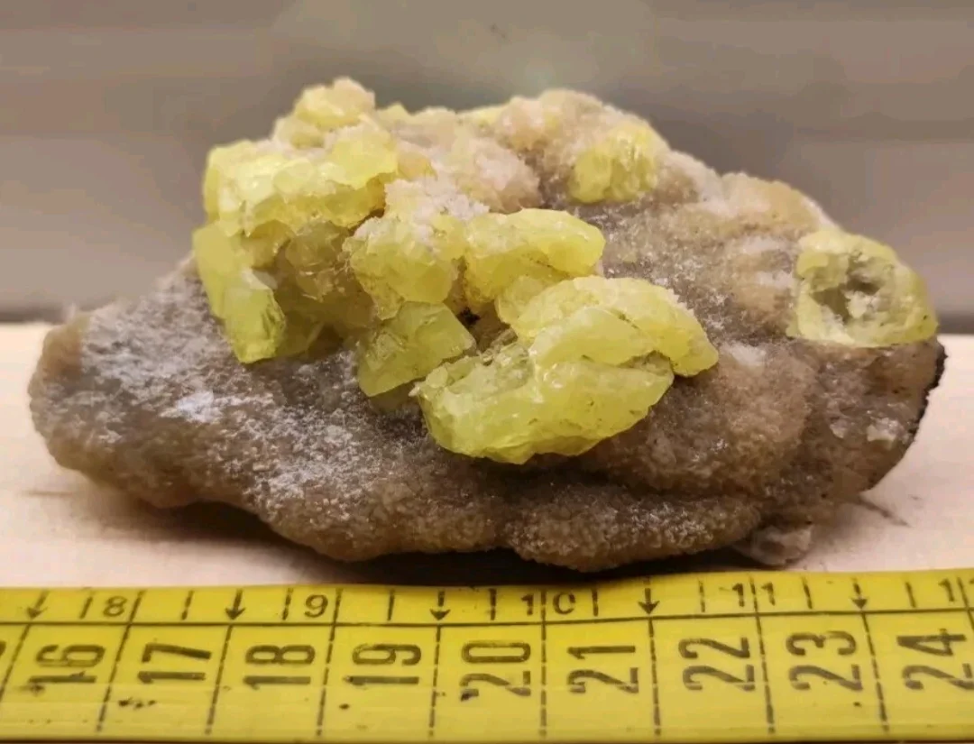 Cristalli di Zolfo su aragonite - Cozzo Disi - Agrigento
