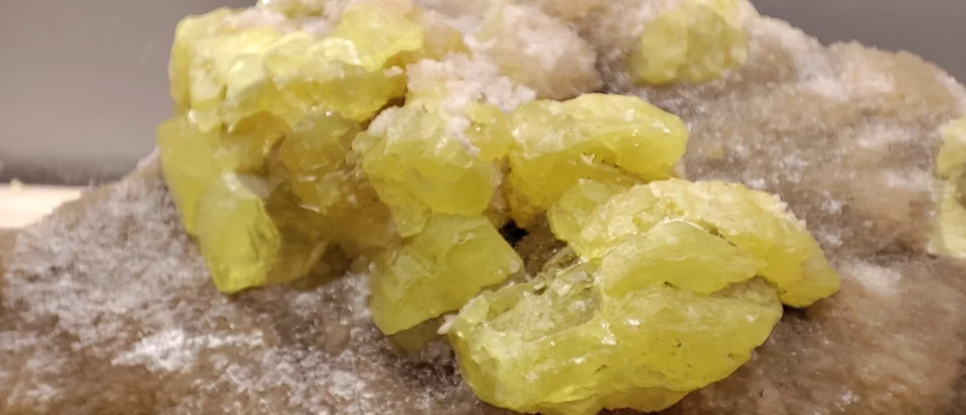Cristalli di Zolfo su aragonite - Cozzo Disi - Agrigento