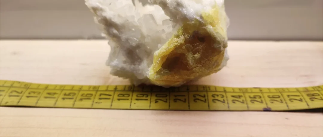 Minerale di zolfo con cristalli celestina traslucidi - miniera di Grasta, Sicilia