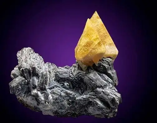 Gemma italiana in cristalli da giacimento nazionale