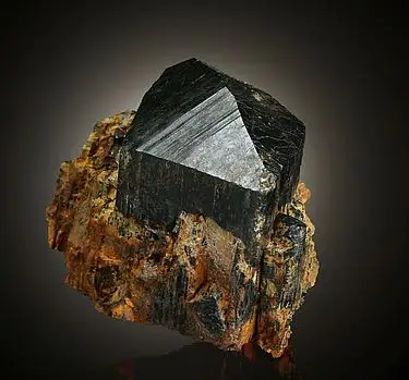 Minerale dei giacimenti skarn dell'Isola d'Elba, zona di Rio Marina